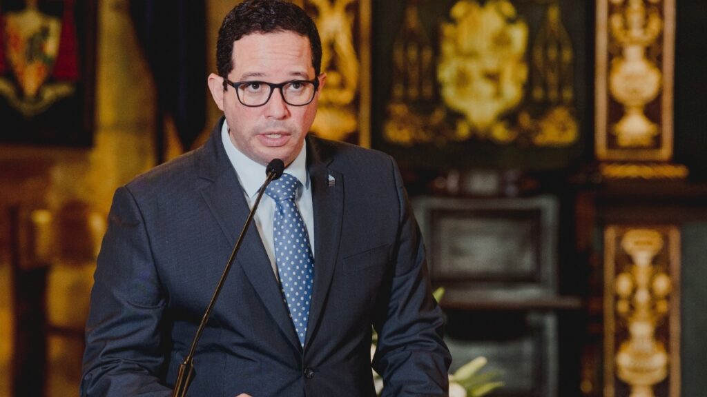 Sigmund Freund es designado nuevo ministro de Administración Pública