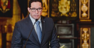 Sigmund Freund es designado nuevo ministro de Administración Pública