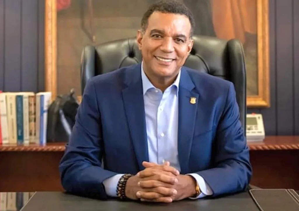Senador de Espaillat Carlos Gómez utilizó el dinero del fondo social para propaganda política