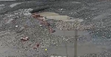 Denuncian mal estado de calle; hacen llamado a las autoridades