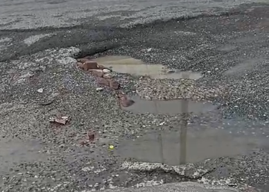 Denuncian mal estado de calle; hacen llamado a las autoridades