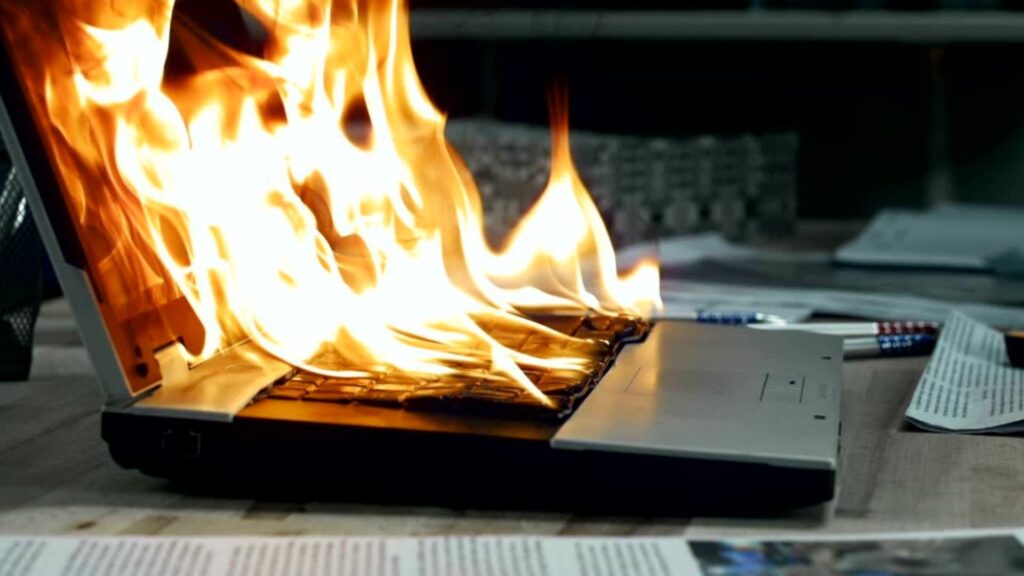 Razón por la cual tu laptop puede incendiarse