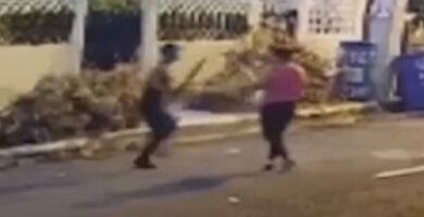 VIDEO: Hombre le propina varios machetazos a una mujer en la zona universitaria