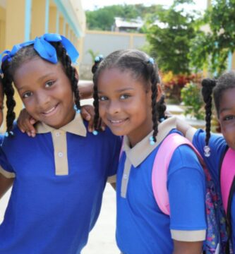 Padres no necesitarán acta de nacimiento física para inscribir a niños en escuelas