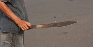 Anciana de 71 años fue agredida a machetazos por su expareja de 81