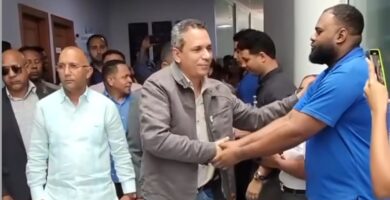 Personal del ITLA despide a su director, Omar Méndez