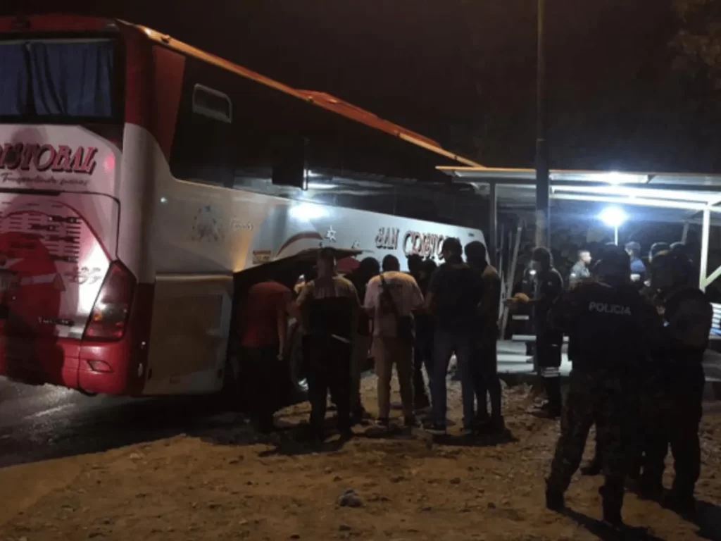 Asesinan cinco miembros  de una familia en autobús interprovincial en Ecuador