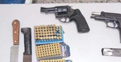 Arrestan hombre por posesión ilegal de armas de fuego