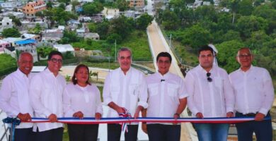 Abinader entrega remozada planta de tratamiento de Hainamosa