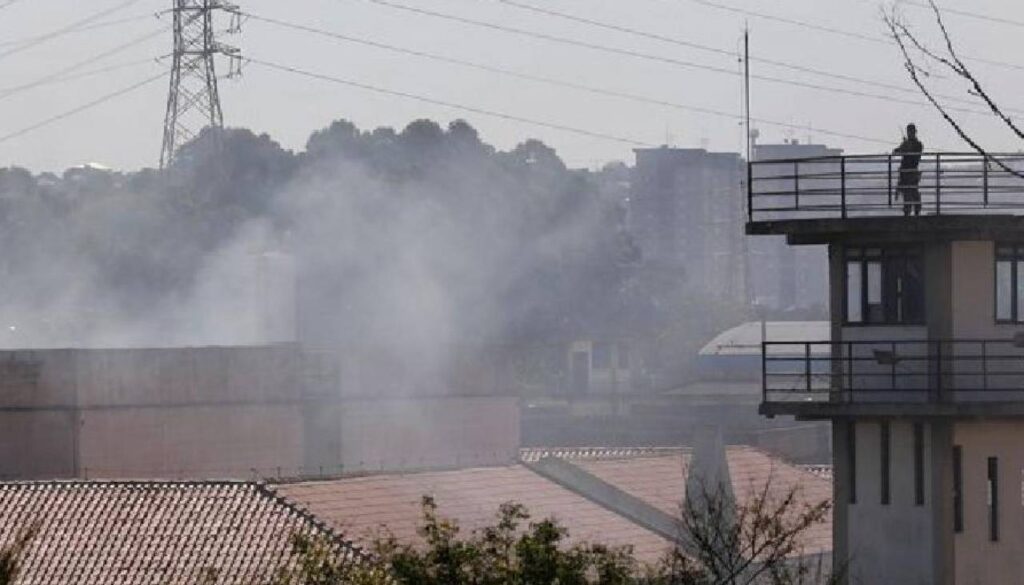 Presos se amotinan y provocan un incendio en una cárcel de São Paulo