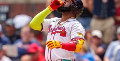 Albies empuja una carrera en la décima y Bravos remontan  y vencen a Cardenales
