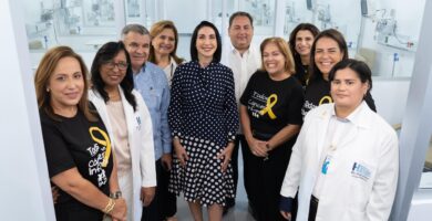 Primera dama remoza Unidad Oncopediátrica del Robert Reid Cabral