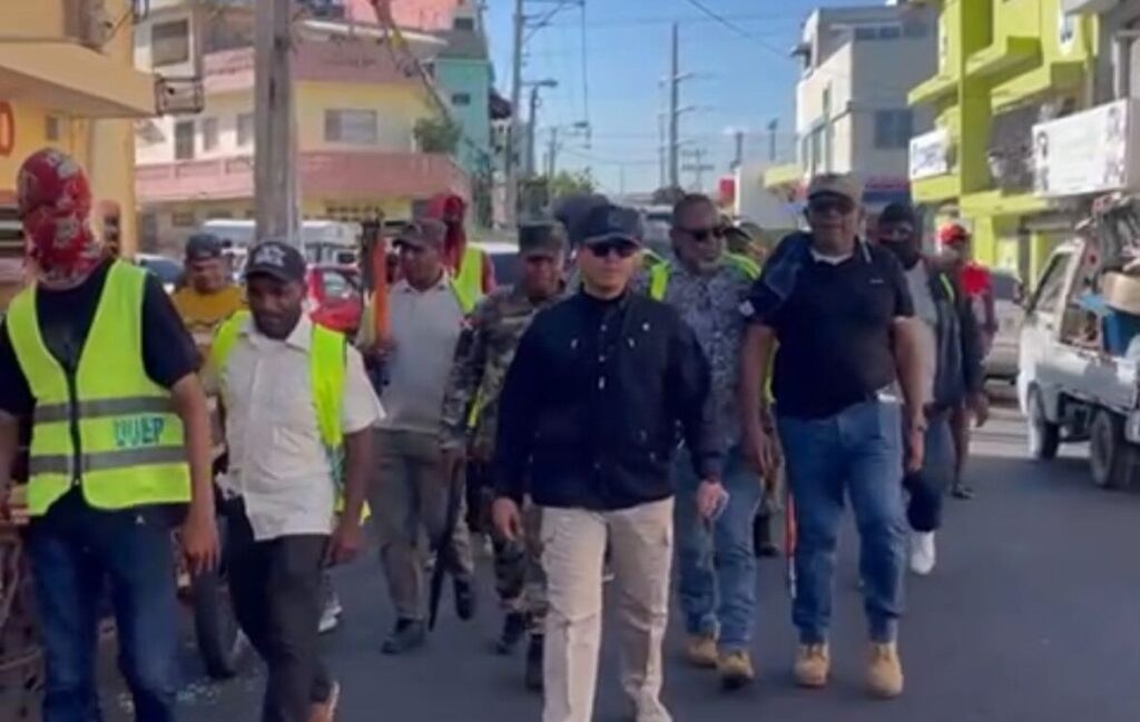 Alcaldía del DN cierra metaleras ilegales y recupera espacios en Villa Consuelo