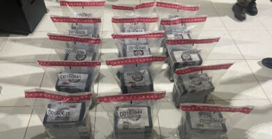 Autoridades incautan 75 paquetes presumiblemente cocaína en costas de Pedernales