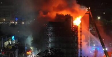 Más de cien evacuados y dos hospitalizados tras incendiarse un edificio en Londres